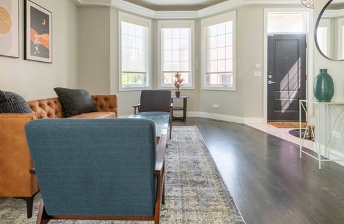 Grand Boulevard House | Luxe 4BR Chicago Home W/ Gym