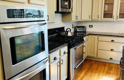 Oak Park House | Luxe Downtown Historic Victorian, A+ Location. Spacious 4-bedroom near Chicago!