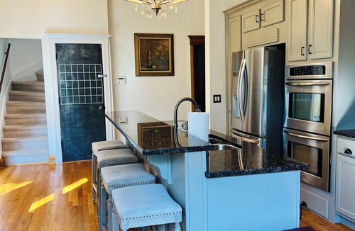 Oak Park House | Luxe Downtown Historic Victorian, A+ Location. Spacious 4-bedroom near Chicago!