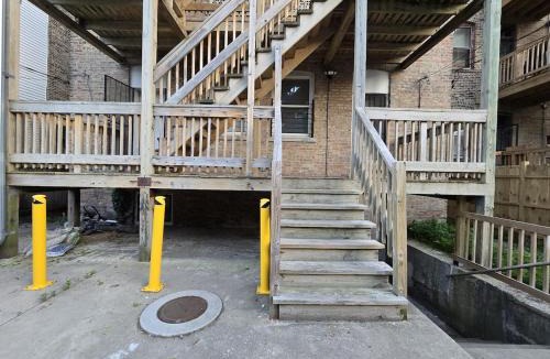 Woodlawn Apartment | Luxe Loft vibe with King Suite - 4BR 3Ba