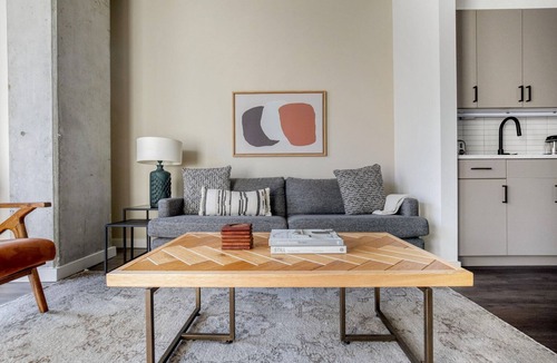 River North Apartment | Luxe River North 1BR w/Pool & Fitness Area, 1 Block to L, by Blueground