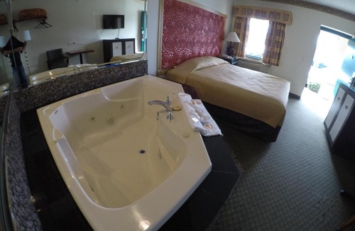 Dolton Hotel | Luxe Romantic Suites