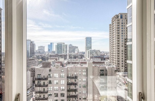 South Loop Apartment | Luxe South Loop Studio w/Lounge, Pool & Gym nr Grant Park, by Blueground