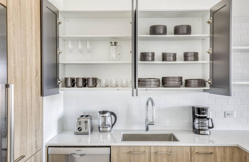 West Loop Apartment | Luxe West Loop 1BR w/Gym, Pool, Coworking, walk to UIC, by Blueground