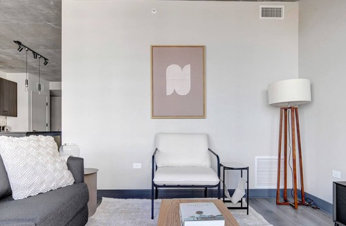Near West Side Apartment | Luxe West Loop 2BR w/ Gym, Pool & Lounge, 2 blocks from L, by Blueground