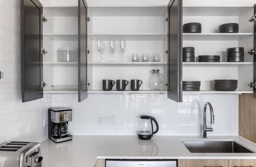 West Loop Apartment | Luxe West Loop Studio w/Gym, Pool, Coworking, walk to UIC, by Blueground