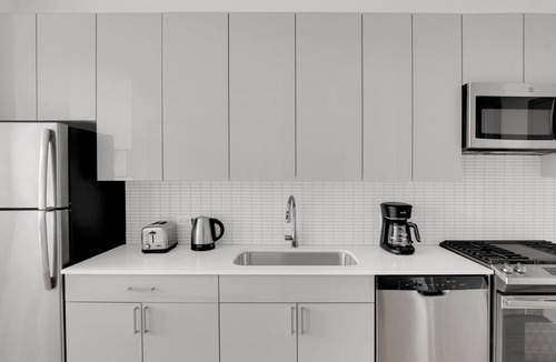 West Loop Apartment | Luxe West Loop Studio w/Gym & Pool in heart of Greektown, by Blueground