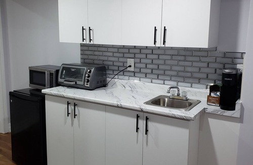 Mount Pleasant Apartment | Luxurious 1BR+1BA Apt., Modern, Bright, w. parking