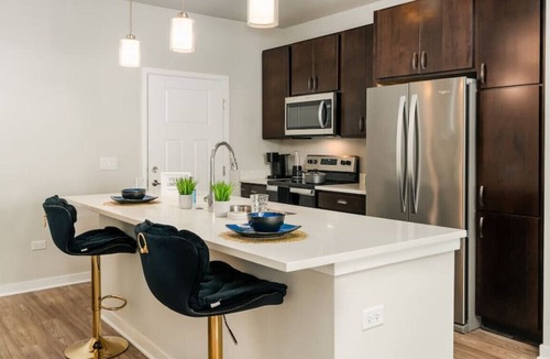 Plato Center Apartment | Luxurious 2 BD2BA -WFH Equipped