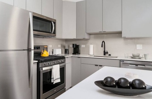 Morton Grove Apartment | Luxurious 2 Bedroom in Morton Groove