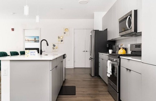 Morton Grove Apartment | Luxurious 2 Bedroom in Morton Groove