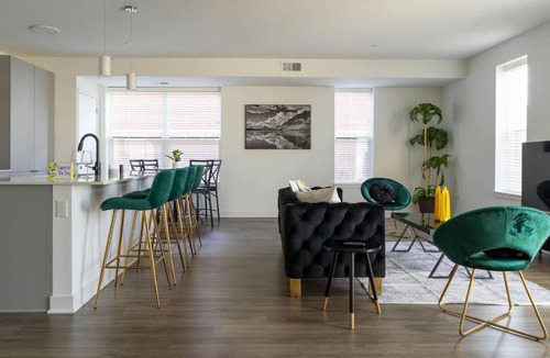 Morton Grove Apartment | Luxurious 2 Bedroom in Morton Groove