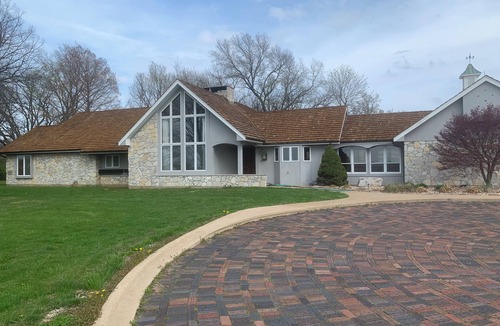 Mitchell House | Luxurious 35-Acre Gated Estate, <15 Min to Downtown St. Louis