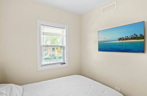 Blue Island Apartment | Luxurious 3Bed Cozy Stay Minutes from Downtown Chicago Sleeps 10