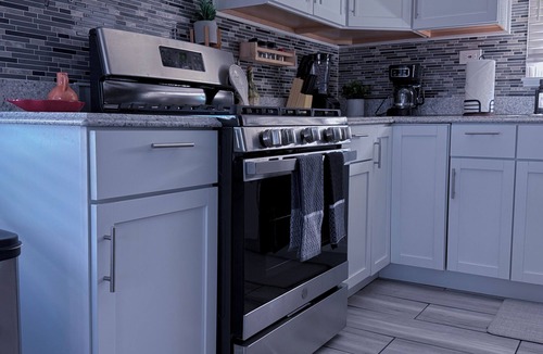 Burbank House | Luxurious 4-bedroom house 30min near downtown Chicago