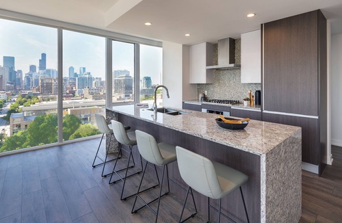 Near North Side Apartment | Luxurious Old Town Chicago Suites – Perfect for Families & Corporate Stays