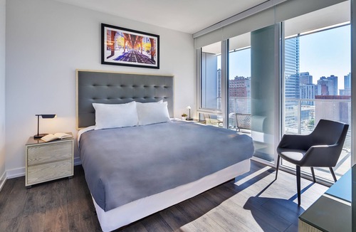 Near North Side Apartment | Luxurious Old Town Chicago Suites – Perfect for Families & Corporate Stays