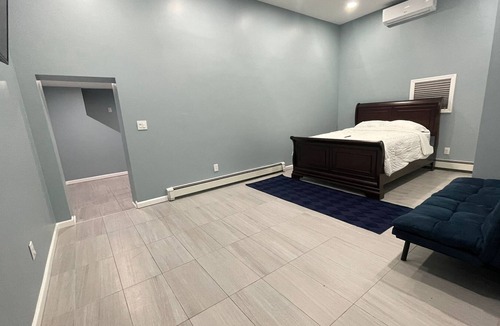 Hempstead House | Luxuriously Confidential Suite with Private Entrance