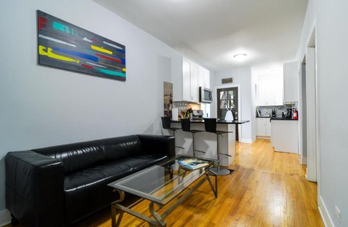 Irving Park Apartment | Luxury 3 Bedroom in Irving Park