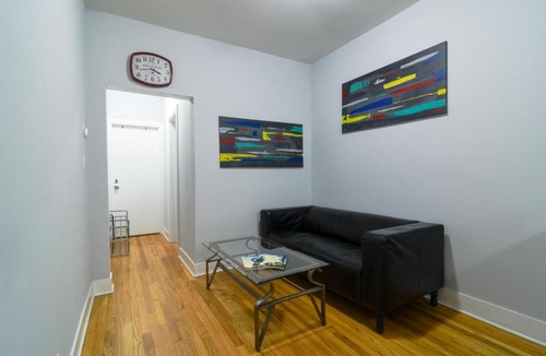 Irving Park Apartment | Luxury 3 Bedroom in Irving Park