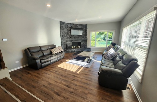 Willowbrook House | Luxury 4-bedroom home in beautiful Willowbrook Forest Preserve area with AC WiFi
