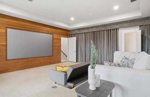 Leander House | Luxury 4BR Escape Private Cinema & Views