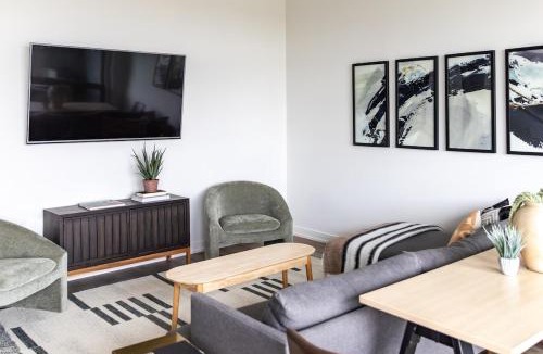 Ranch Triangle Apartment | Luxury Apartment Private Terrace