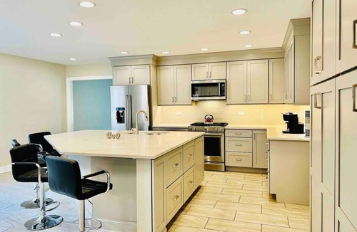 Fox Valley House | Luxury Bliss: Opulent 5BR/3.5BA Delightful Escape