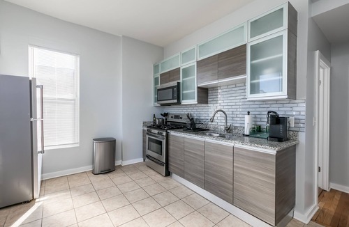 Greater Grand Crossing Apartment | Luxury Chic Condo Near Hot Attractions w/FastWi-Fi