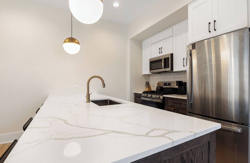 Wicker Park Apartment | Luxury Chicago 2 Story Condo: 10 Mins to Downtown