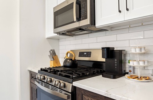 Wicker Park Apartment | Luxury Chicago 2 Story Condo: 10 Mins to Downtown