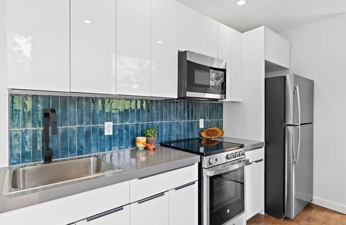 Young Harris Apartment | Luxury Container | Fire Pit Sauna & Pool Access
