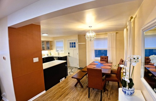 Gurnee House | Luxury Cozy Stay-Near Six Flags, Navy Base