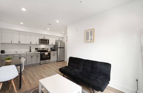 Petworth Bed & Breakfast | Luxury DC Unit with Courtyard View & Close to All