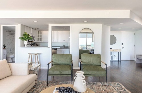 Rush and Division Apartment | Luxury Designer Penthouse Combo |South| Gold Coast