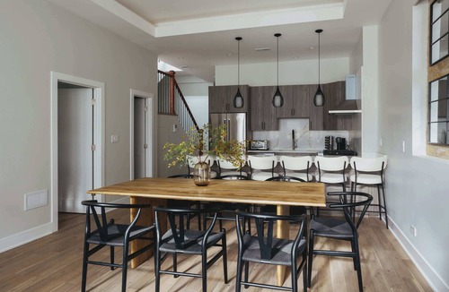 Near North Side Apartment | Luxury Designer Penthouse|Private Deck|Gold Coast