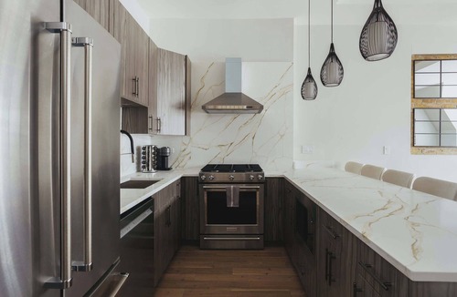 Near North Side Apartment | Luxury Designer Penthouse|Private Deck|Gold Coast