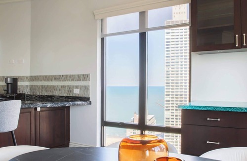 Rush and Division Apartment | Luxury Designer Penthouse NW | Pool | Gold Coast