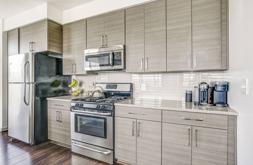 Rockville Apartment | Luxury Downtown Crown Apartment minutes from DC