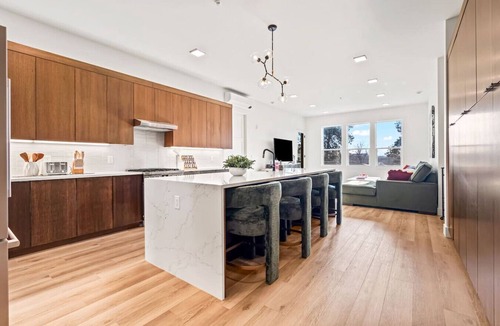 Eagle Apartment | Luxury Downtown Eagle Condo King Suite Parking Walk to Dining and River