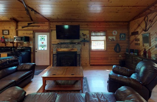 Triumph Cabin | Luxury Family Cabin Near Starved Rock - Grandma's Cabin - sleeps 14 maximum