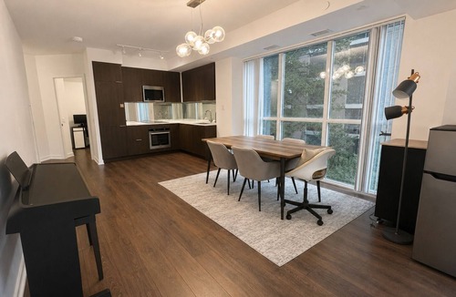 Deer Park Condo | Luxury Forest Hill Condo/Steps to UCC. BSS&Downtown/weekends/summer Short-Term