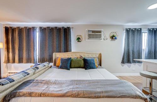 O'Hare Apartment | Luxury King Bed in Family Friendly Location
