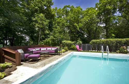 Lake Villa House | Luxury Large Lakefront Estate ~ 9 hole Pitch/Putt course ~ Tennis Court ~ Pool