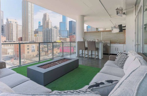Near North Side Apartment | Luxury Loft Collection 903 - Terrace - River North
