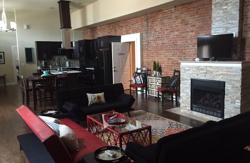 La Salle Apartment | Luxury Loft Near Starved Rock Park, Great Restaurants In Walking Distance