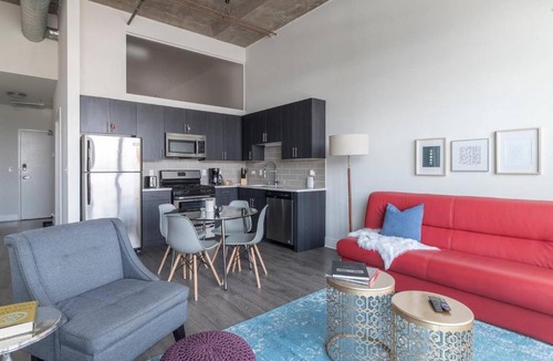 Near South Side House | Luxury room with Private bathroom on Michigan avenue 702