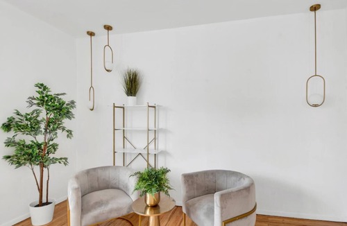 Southeast Yonkers Apartment | Luxury Stay Modern Home Near NYC Transit