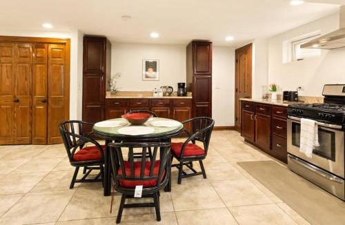 Glen Ellyn Apartment | Luxury Suite in Glen Ellyn
