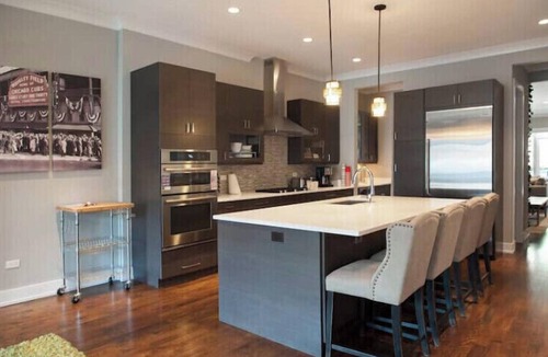 Lakeview House | Luxury Wrigleyville condo steps from Wrigley
